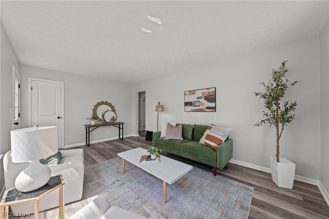 2127 Quayle Drive, Akron, OH 44312