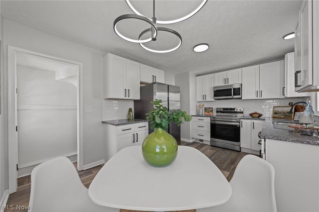 2127 Quayle Drive, Akron, OH 44312