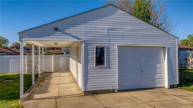 2127 Quayle Drive, Akron, OH 44312