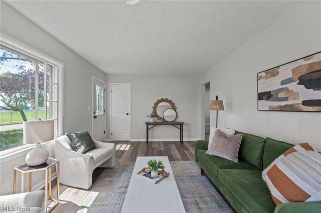 2127 Quayle Drive, Akron, OH 44312