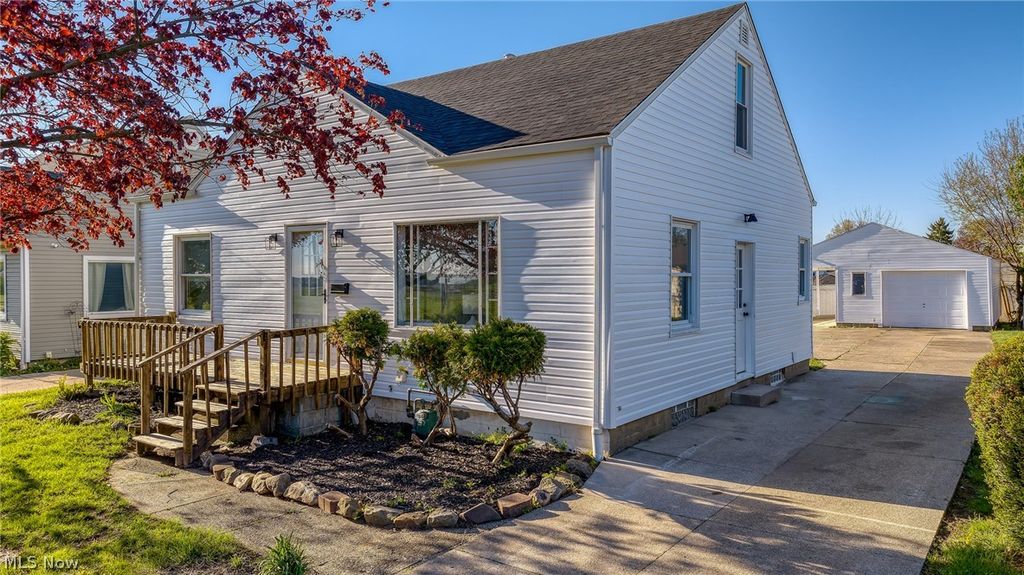 2127 Quayle Drive, Akron, OH 44312