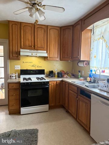 21 GLENMORE AVE, Baltimore, MD 21206