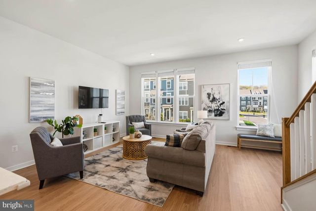 1601 GROVE CHESTNUT RD, Dumfries, VA 22026