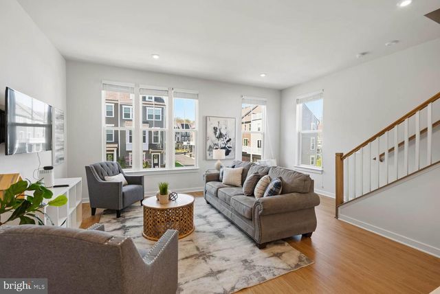 1601 GROVE CHESTNUT RD, Dumfries, VA 22026