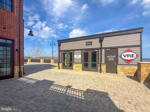 1601 GROVE CHESTNUT RD, Dumfries, VA 22026