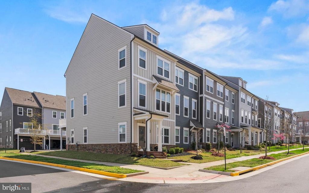 1601 GROVE CHESTNUT RD, Dumfries, VA 22026