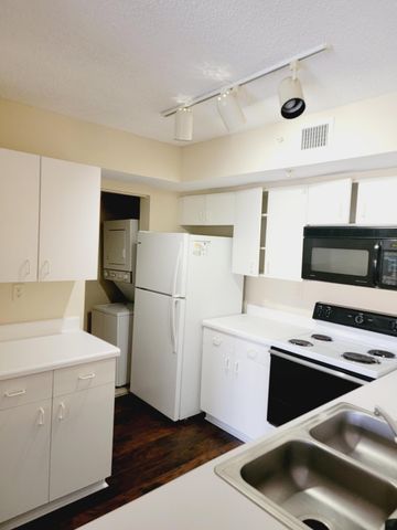2640 S University Drive 222, Davie, FL 33328