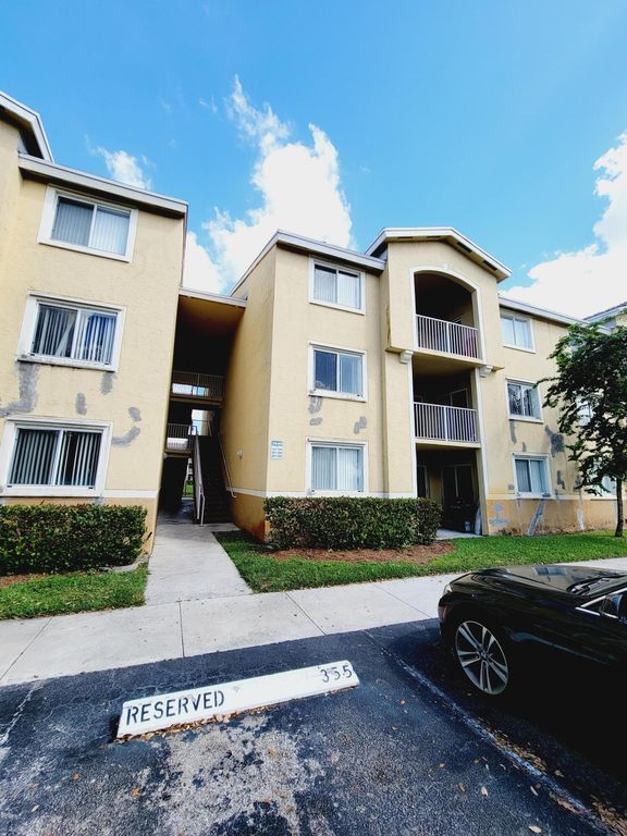 2640 S University Drive 222, Davie, FL 33328