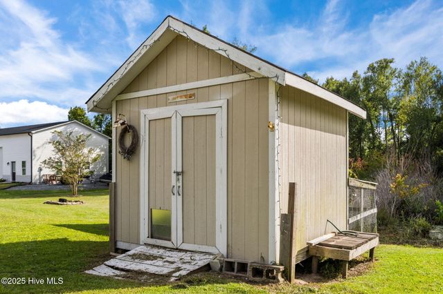 348 Chadwick Acres Road, Sneads Ferry, NC 28460