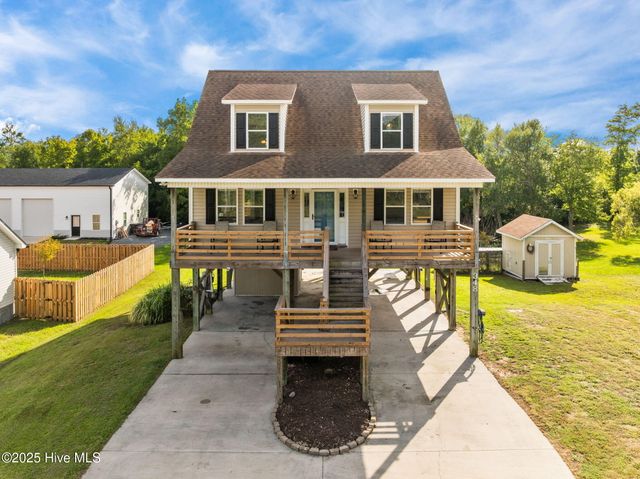 348 Chadwick Acres Road, Sneads Ferry, NC 28460