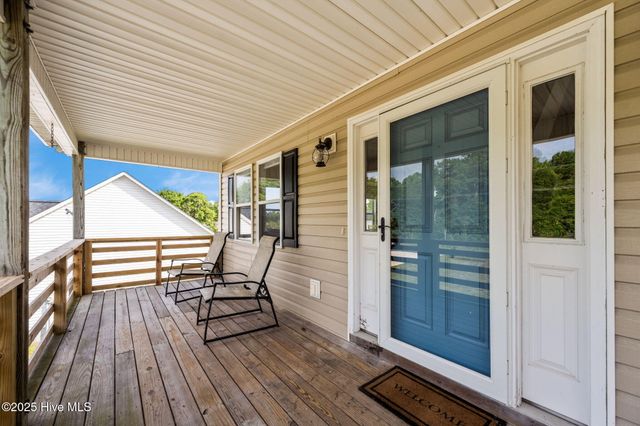 348 Chadwick Acres Road, Sneads Ferry, NC 28460