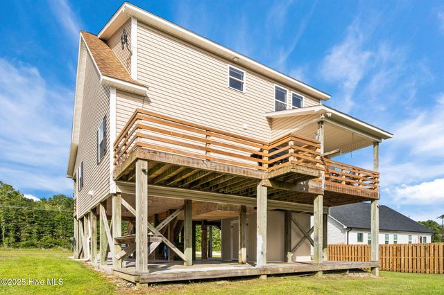 348 Chadwick Acres Road, Sneads Ferry, NC 28460