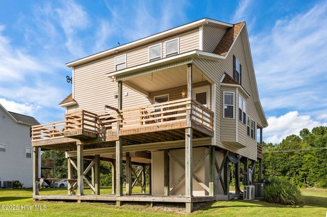 348 Chadwick Acres Road, Sneads Ferry, NC 28460