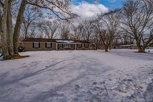 9 Storybook Lane, Saint James, NY 11780