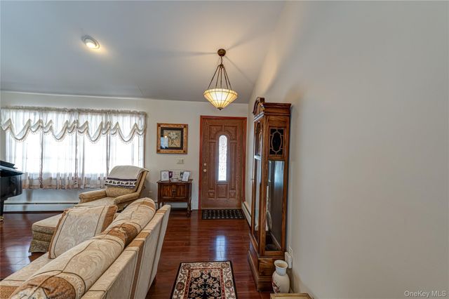 9 Storybook Lane, Saint James, NY 11780