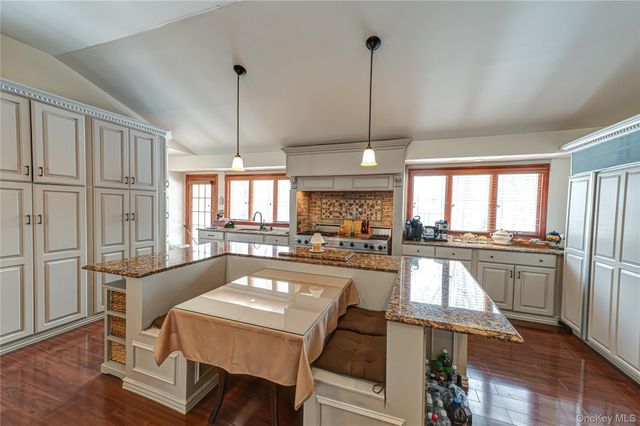 9 Storybook Lane, Saint James, NY 11780