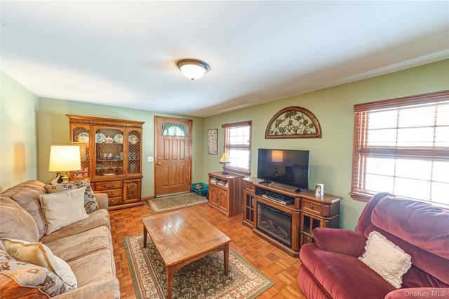 9 Storybook Lane, Saint James, NY 11780