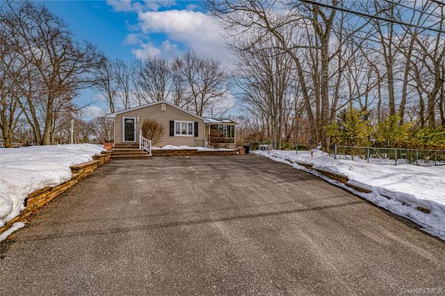 9 Storybook Lane, Saint James, NY 11780