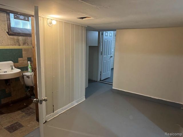 15613 Seymour Street, Detroit, MI 48205