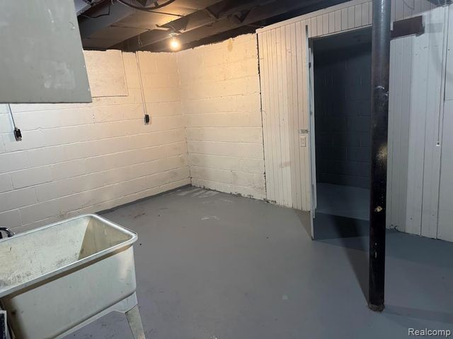 15613 Seymour Street, Detroit, MI 48205