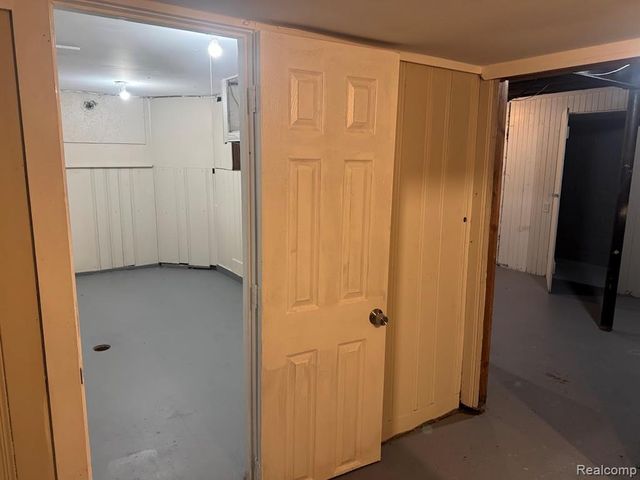 15613 Seymour Street, Detroit, MI 48205