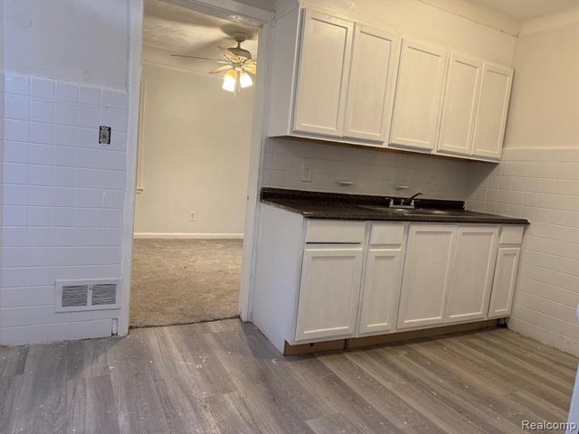 15613 Seymour Street, Detroit, MI 48205