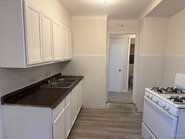 15613 Seymour Street, Detroit, MI 48205