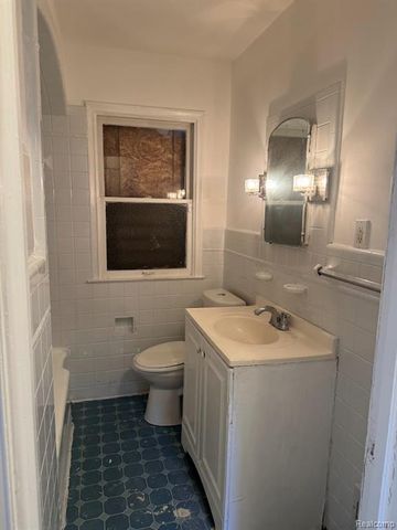 15613 Seymour Street, Detroit, MI 48205