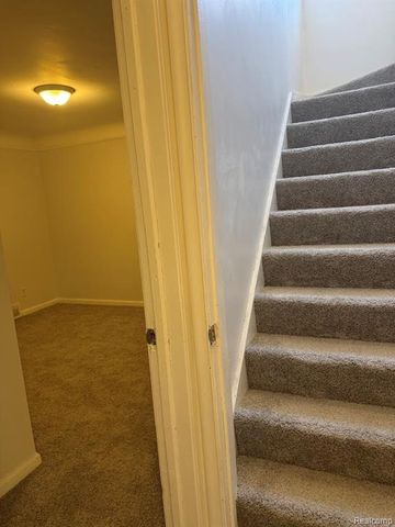 15613 Seymour Street, Detroit, MI 48205