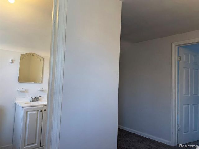 15613 Seymour Street, Detroit, MI 48205