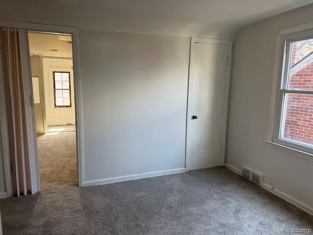 15613 Seymour Street, Detroit, MI 48205