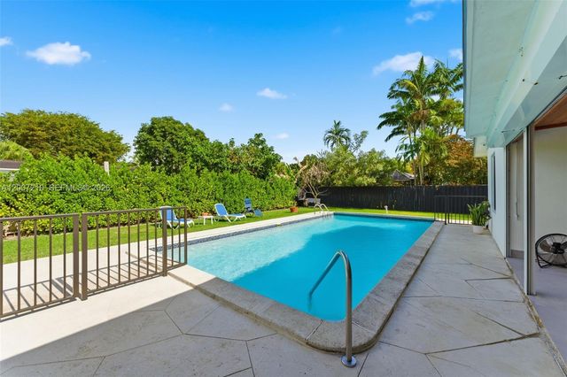 8625 SW 147th St, Palmetto Bay, FL 33158