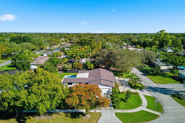 8625 SW 147th St, Palmetto Bay, FL 33158