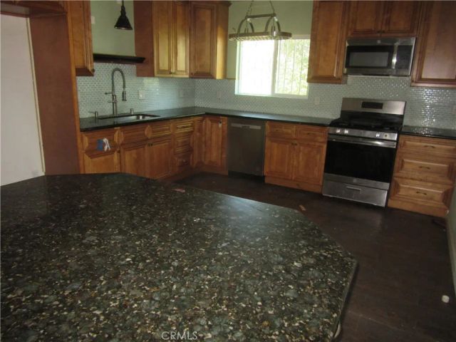 16592 Valencia, Fontana, CA 92335