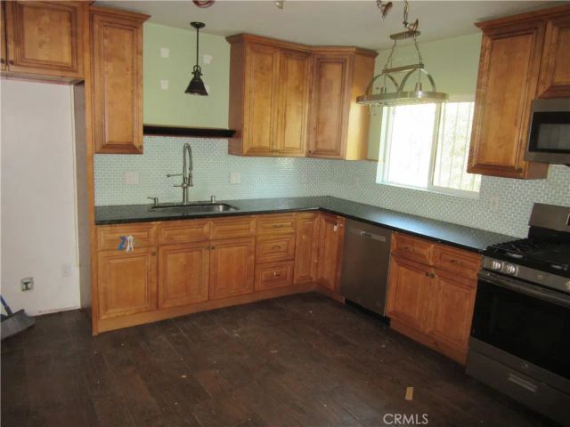16592 Valencia, Fontana, CA 92335