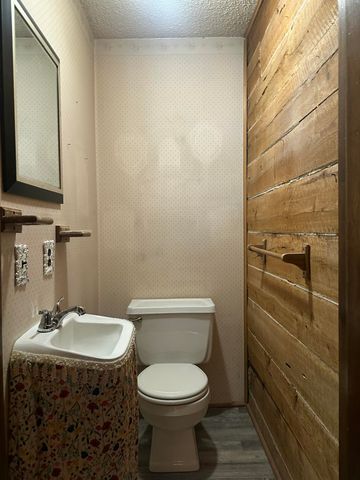 7565 State Highway 176, Walnut Shade, MO 65771