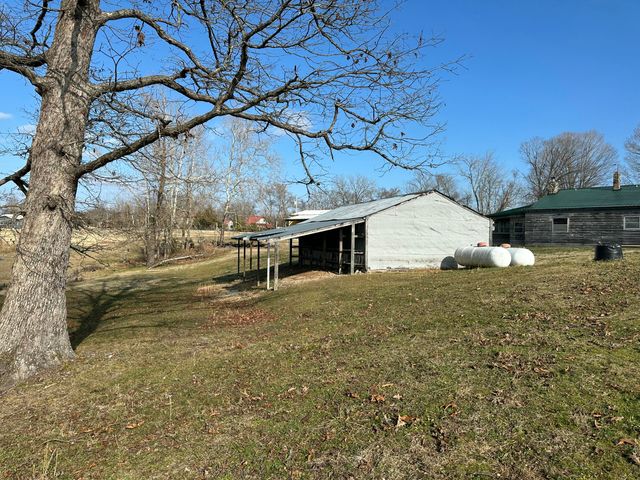 7565 State Highway 176, Walnut Shade, MO 65771