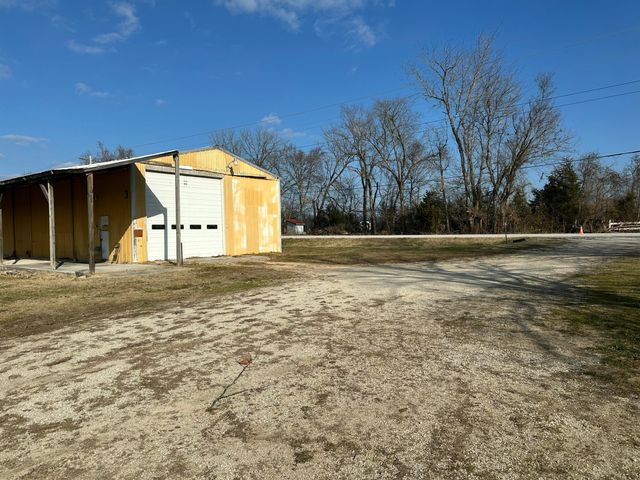 7565 State Highway 176, Walnut Shade, MO 65771