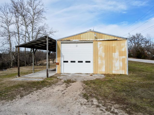 7565 State Highway 176, Walnut Shade, MO 65771