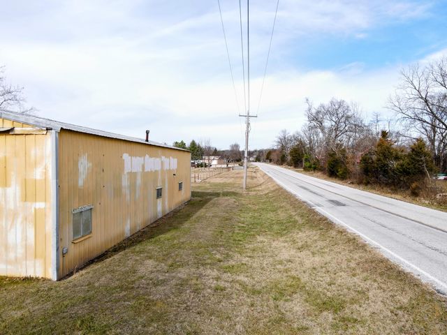 7565 State Highway 176, Walnut Shade, MO 65771