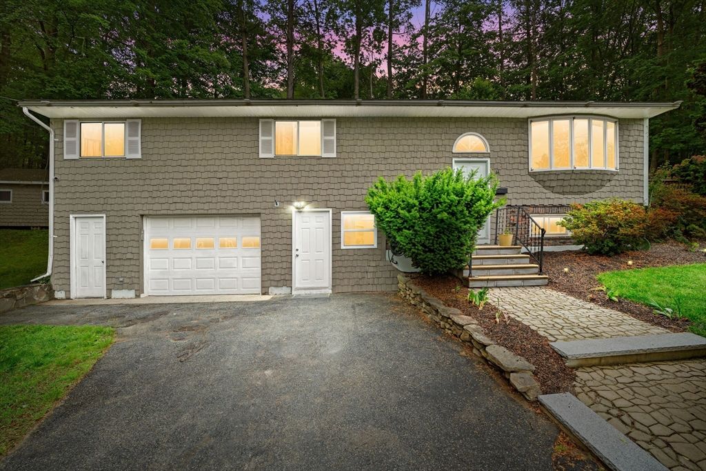 44 Drexel St, Worcester, MA 01602