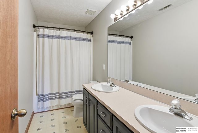 4723 N 134th Avenue, Omaha, NE 68164