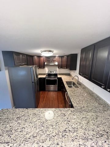 166 Pleasant Street 1, Marblehead, MA 01945