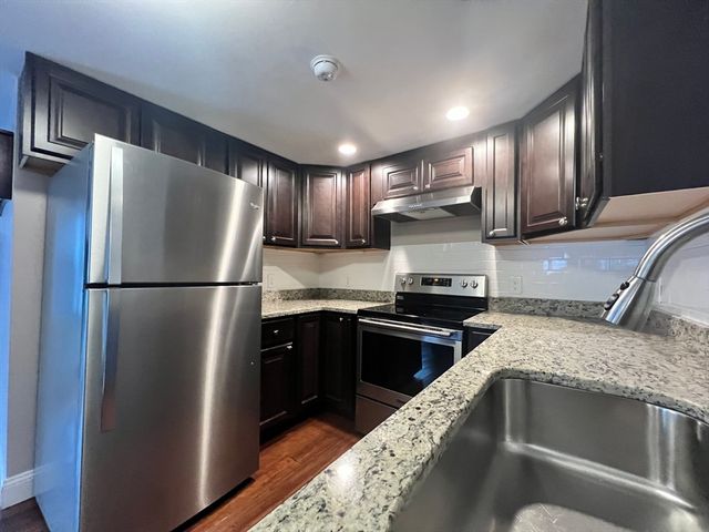 166 Pleasant Street 1, Marblehead, MA 01945