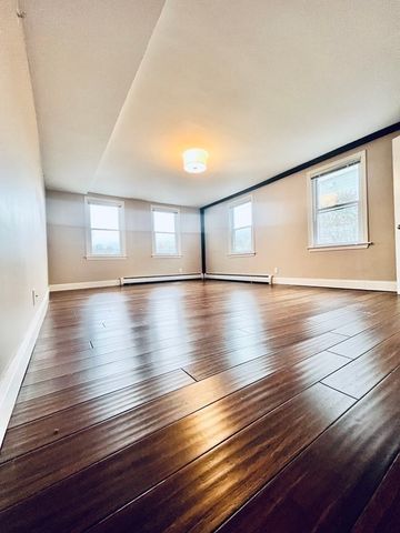 166 Pleasant Street 1, Marblehead, MA 01945