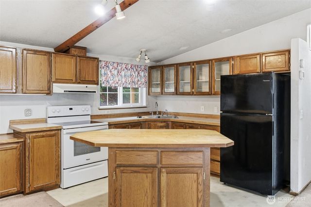 101 N Duckabush Drive N, Hoodsport, WA 98548