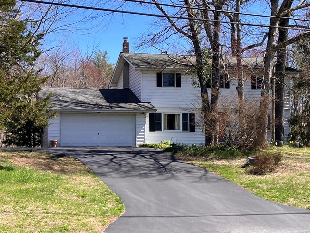 218 Roosevelt Road, Hyde Park, NY 12538
