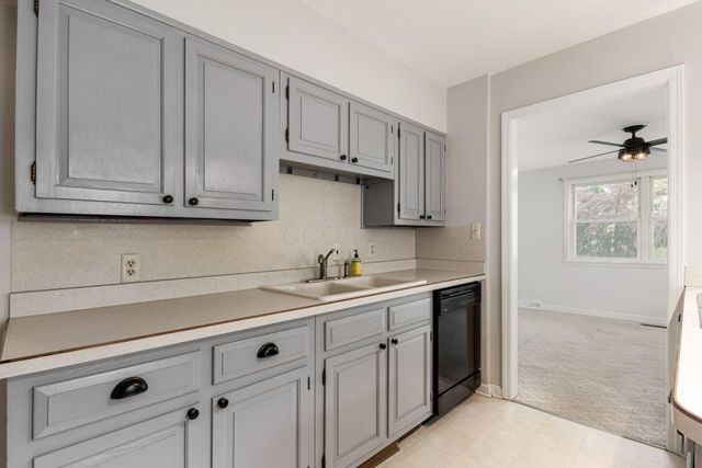 4235 Ashgrove Drive, Grove City, OH 43123