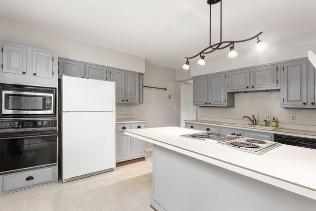 4235 Ashgrove Drive, Grove City, OH 43123