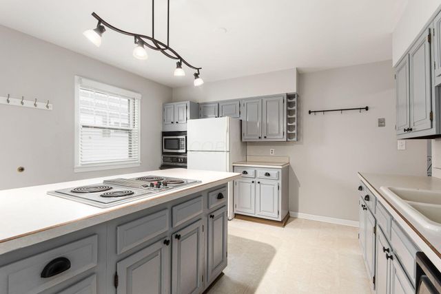 4235 Ashgrove Drive, Grove City, OH 43123